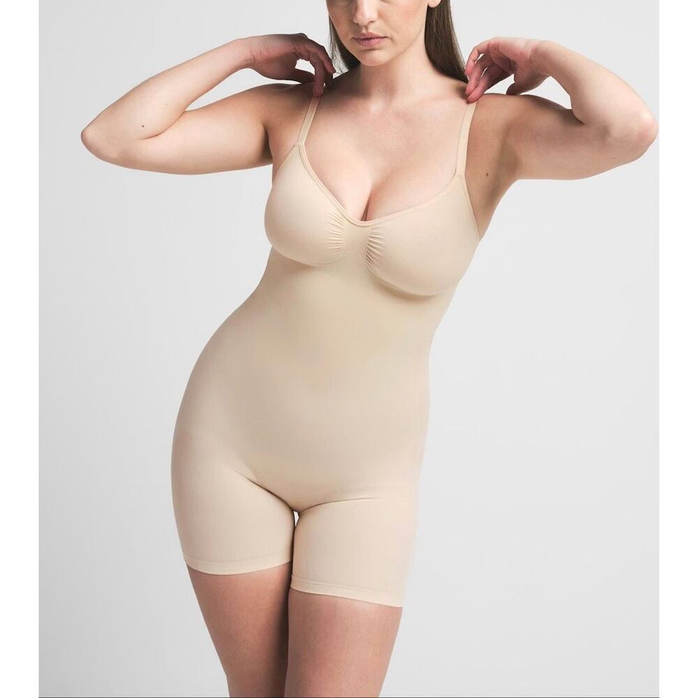 SKIMS Seamless Sculpt Mid-Thigh Bodysuit | 2X in Sand